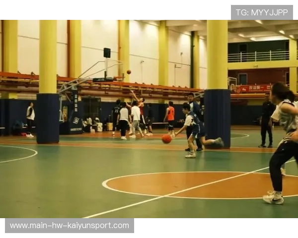 青年女子篮球选拔赛现场精彩瞬间集锦，女子青年篮球队