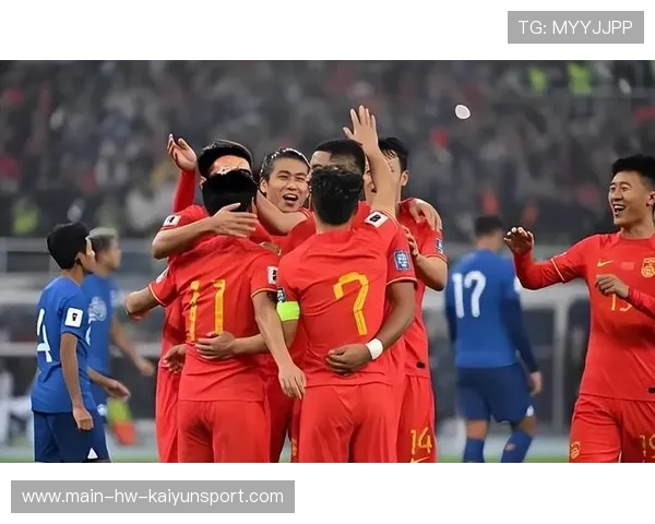 加拉塔萨雷女足杨莉娜外脚背传中,后点包抄差点顶进 加拉塔萨雷女足杨莉娜外脚背传中,后点包抄差点顶进